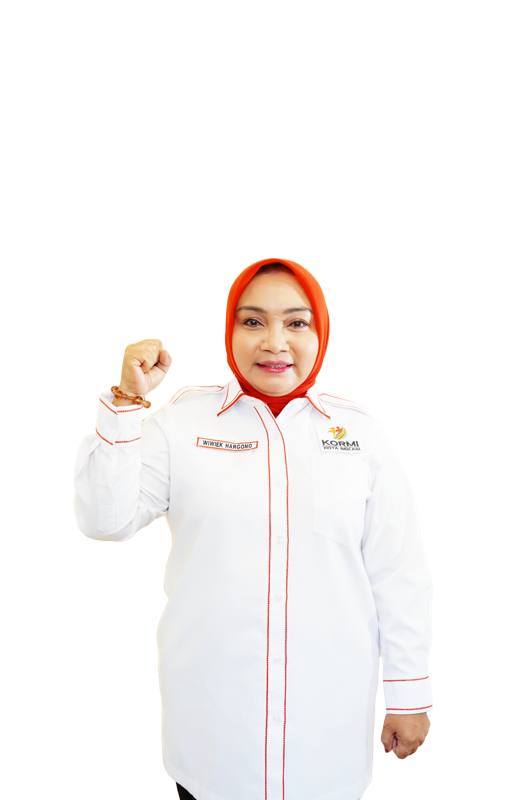 Wiwiek Hargono, Ketua KORMI Kota Bekasi, mengepalkan tangan penuh semangat